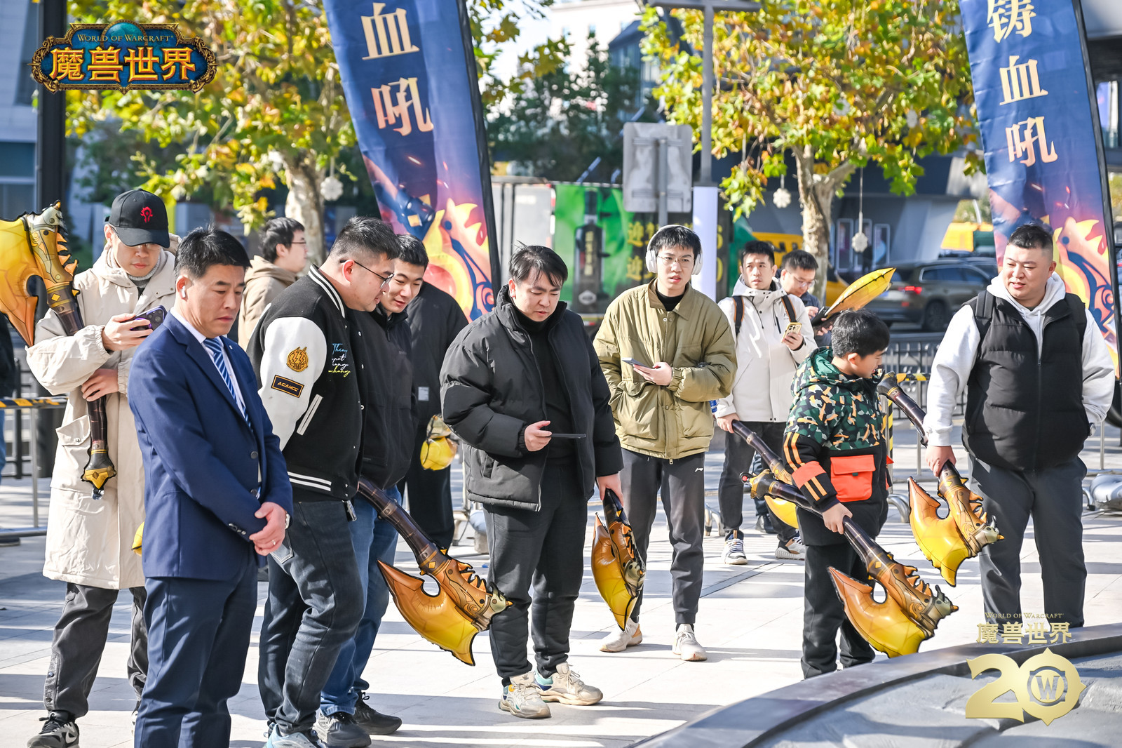 *落地上海,《魔兽世界》血吼雕塑在近铁城市广场完成剪彩